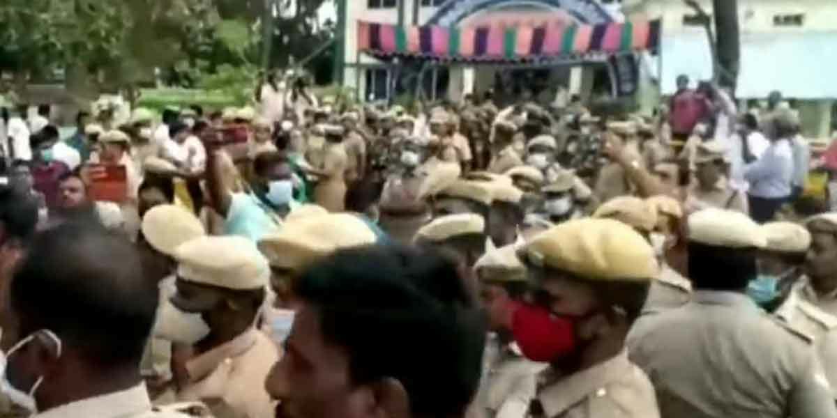 #JUSTIN: வெள்ளலூர் பேரூராட்சி தலைவர் தேர்தல் ஒத்திவைப்பு…. வெளியான அறிவிப்பு…..!!!!