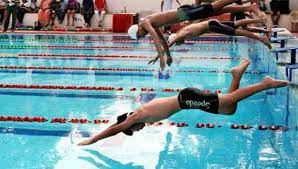 150 பேர் பங்கேற்ற நீச்சல் போட்டி…. திறமையை வெளிப்படுத்தி…. வெற்றி பெற்றவர்களுக்கு பரிசு…!!