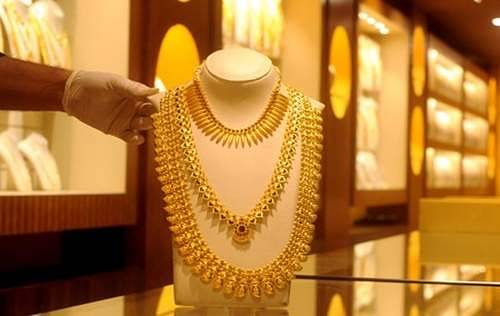 நகை பிரியர்களுக்கு வெளியான ஹேப்பி நியூஸ் …தங்கம் விலை சவரனுக்கு ரூ. 400 குறைவு…!!!!