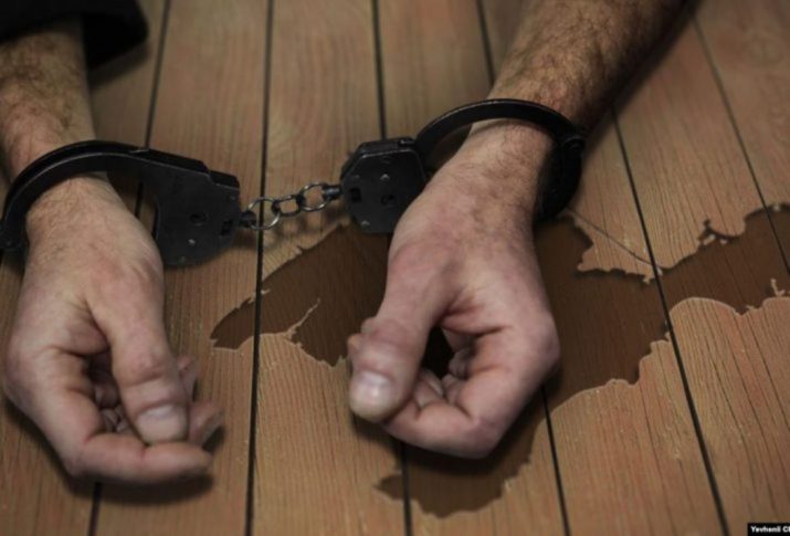 சொத்தை எழுதி கொடு…. தாய், தந்தை, மனைவி மூவரையும்… அரிவாளால் வெட்டிய நபர்…. பரபரப்பு சம்பவம்..!!