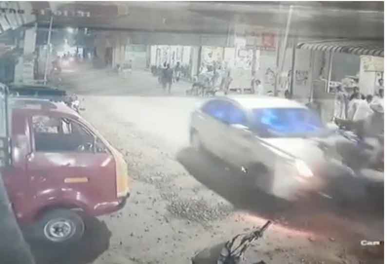 அதிவேகமாக வந்து மோதிய கார்…. பதற வைக்கும் சிசிடிவி காட்சிகள்…. கோவையில் கோர விபத்து…!!