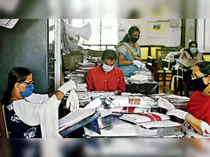 இவர்களின் சம்பளம் நிறுத்தி வைக்க முடிவு…. மாநில அரசு எடுத்த ஷாக் முடிவு…!!!!