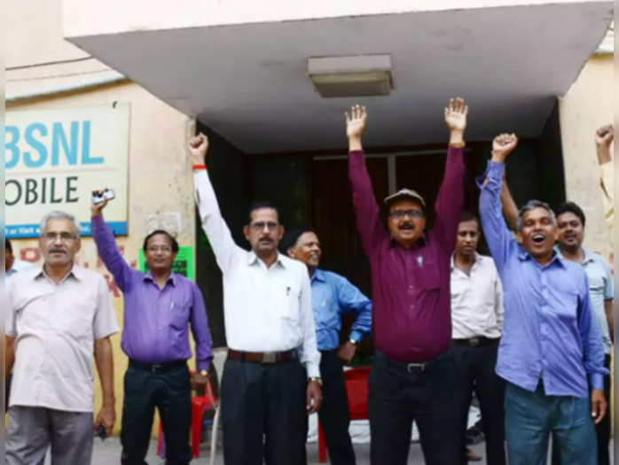 அரசு ஊழியர்கள் வேலைக்கு ஆபத்து…. இந்த திட்டத்தை கைவிட வேண்டும்… பிரதமருக்கு சென்ற அவசர கடிதம்…!!!!