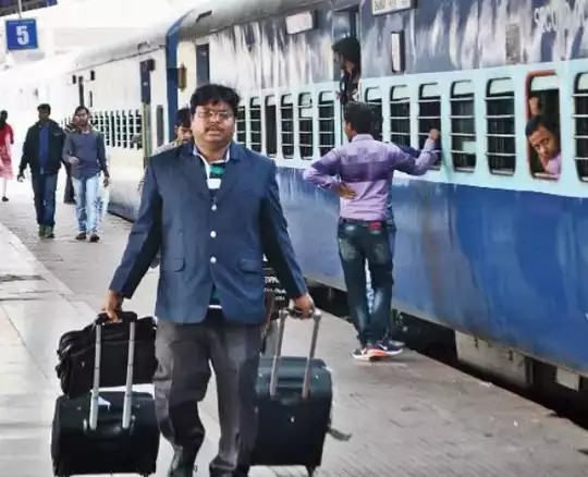 ரயில் பயணிகளே அலெர்ட்!… இனி இந்த தவறை செய்தால் சிறை தண்டனை…. எச்சரிக்கை அறிவிப்பு…..!!!!!