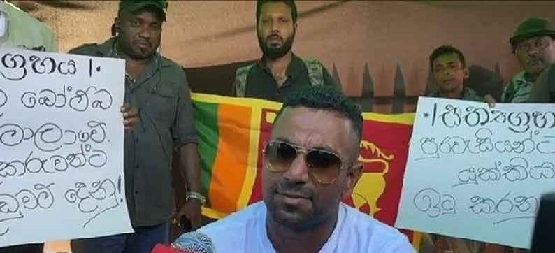 இலங்கை: முன்னாள் கிரிக்கெட் வீரர் உண்ணாவிரத போராட்டம்…. வெளியான தகவல்…..!!!!