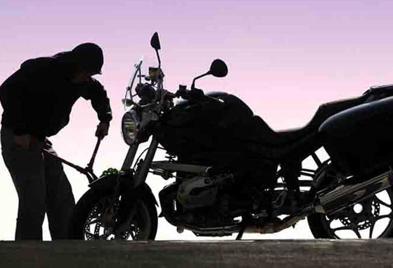 வேலைக்கு சென்ற தொழிலாளி…. காத்திருந்த அதிர்ச்சி…. போலீஸ் விசாரணை….!!!