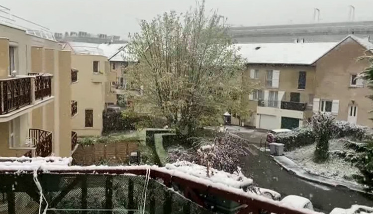 ஐரோப்பிய நாடுகள்: பொழியும் வெண்பனி…. வெள்ளிநீர் தரையில் கொட்டியது போல் காட்சி…..!!!!!!