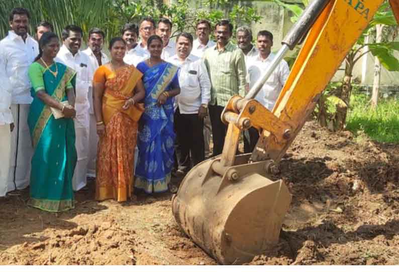 நிதிக்குழு மானியம் சார்பில்…. 50 லட்சத்தில் தண்ணீர் தொட்டி…. சிறப்பாக நடந்த பூமி பூஜை….!!