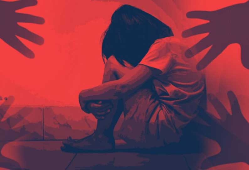 மாணவியின் கழுத்தை அறுத்து ஆசிட் வீச்சு…. மாமனின் கொடூர செயல்…. பெரும் பரபரப்பு சம்பவம்….!!!!