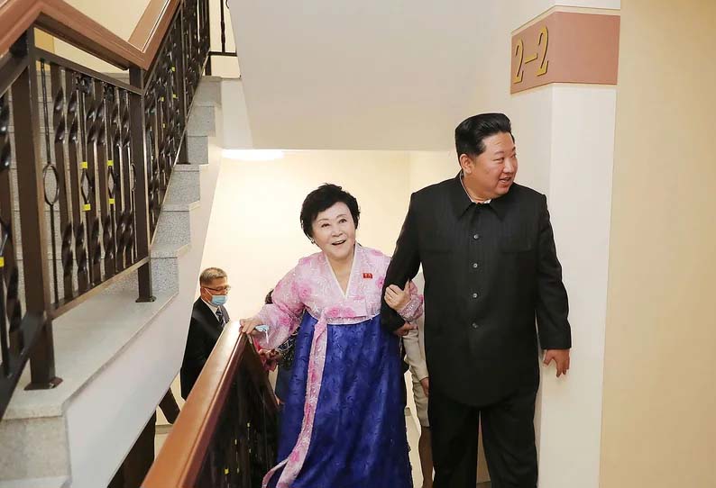 வட கொரிய செய்தியாளருக்கு…. கிம் ஜாங் உன் வழங்கிய சூப்பர் பரிசு….!!!!!