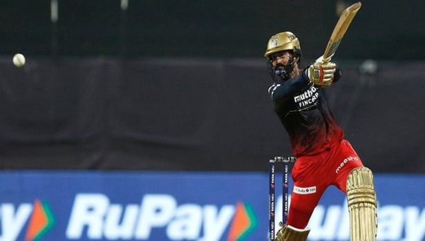 ஐபிஎல் போட்டி…. விக்கெட் கீப்பராக….. புதிய சாதனை படைத்த தினேஷ் கார்த்திக்….!!!!