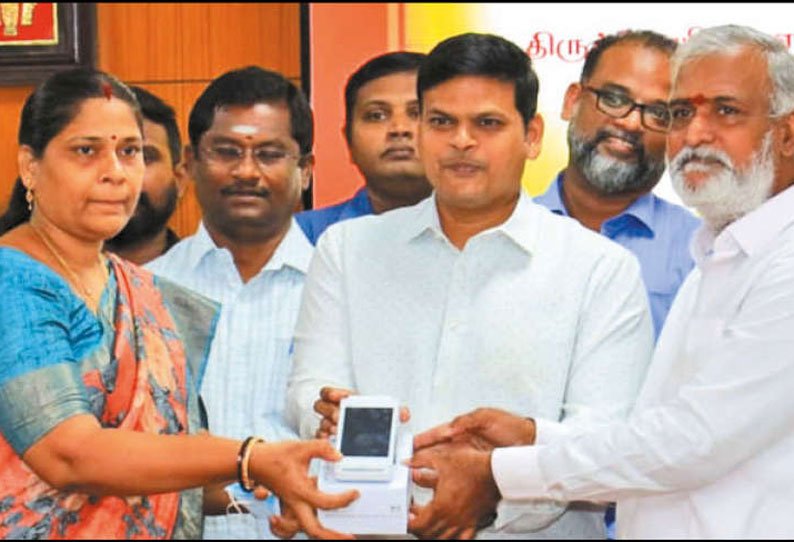 தமிழகத்தில் 550 கோயில்களில் 1,500 ஸ்வைப்பிங் எந்திரம்…. அரசு தடாலடி…..!!!!!