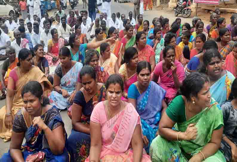 “மீண்டும் எங்களிடம் ஒப்படைக்க வேண்டும்” பொது மக்களின் போராட்டம்…. காவல்துறையினரின் அதிரடி நடவடிக்கை….!!!!