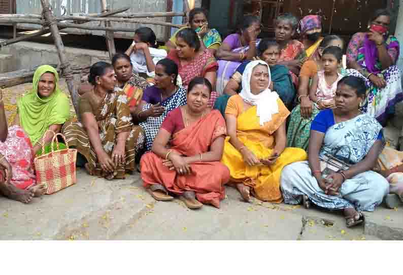 உடனடியாக அகற்ற வேண்டும்…. பொது மக்களின் போராட்டம்…. அதிகாரிகள் பேச்சுவார்த்தை….!!