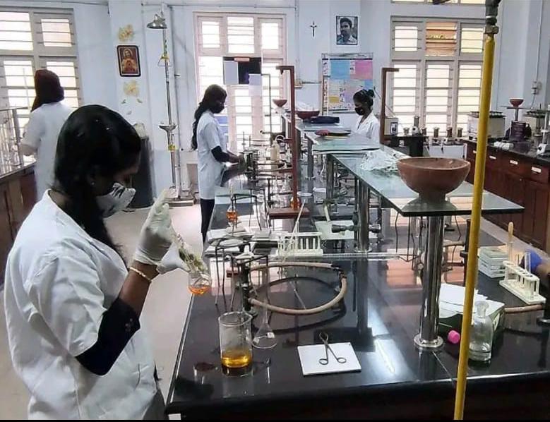 தமிழகத்தில் 10, 11, 12ஆம் வகுப்பு மாணவர்களுக்கு…. நாளை முதல் செய்முறைத் தேர்வு…. வெளியான அறிவிப்பு…..!!!!!