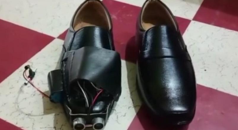 பார்வையற்றவர்களுக்கான பிரத்தியேக ஷு…. 9 ஆம் வகுப்பு சிறுவனின் அசத்தல் திறமை….!!!