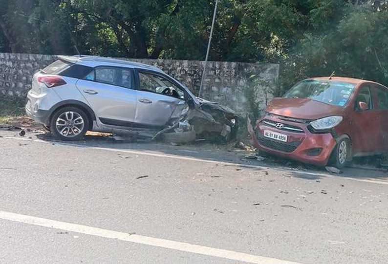 நேருக்கு நேர் மோதிய கார்கள்…. கோர விபத்தில் 6 பேர் படுகாயம்…. பெரும் பரபரப்பு….!!