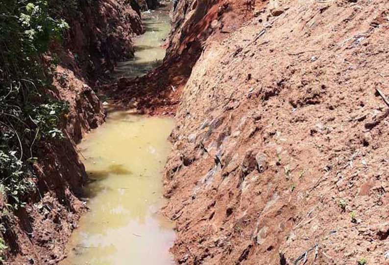 திற்பரப்பு வலதுகரை கால்வாய்…. தூர்வாரும் பணிகள் பாதிப்பு…. விவசாயிகள் கோரிக்கை…!!