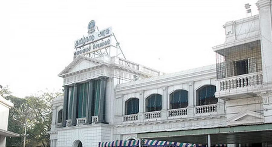 தமிழக காவல்துறையில் 4 IPS அதிகாரிகள்…. பணியிட மாற்றம்…. அரசு போட்ட உத்தரவு……!!!!!