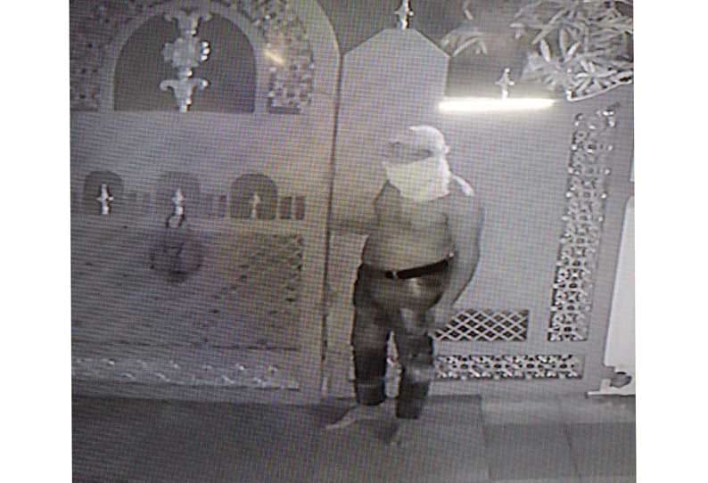 மர்ம ஆசாமியின் நடமாட்டம்…. அச்சத்தில் பொதுமக்கள்…. காவல்துறையினருக்கு கோரிக்கை….!!!