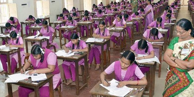 10, 11, 12 ஆம் வகுப்பு பொதுத்தேர்வில் இதெல்லாம் கூடாது…. தேர்வுத்துறை எச்சரிக்கை அறிவிப்பு…..!!!!