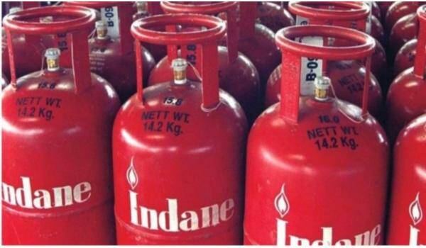 ரேஷன் அட்டைதாரர்களுக்கு சூப்பர் குட் நியூஸ்…. இலவச சிலிண்டர்…. அரசு வெளியிட்ட பலே அறிவிப்பு….!!!!