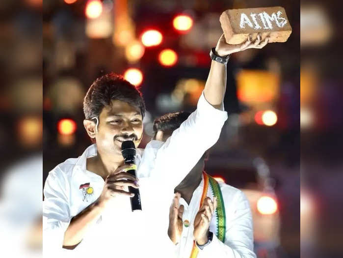 செங்கல்லோட சுற்றிக் கொண்டிருந்த நபர் எங்கே…? கேட்ட எச்.ராஜாவிற்க்கு…. பதிலடி கொடுக்கும் நெட்டிசன்கள்…!!!!!!