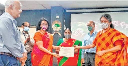 மருத்துவத்துறைக்கு சேவை உணர்வு தான் தேவை….!! டாக்டர் சுதா சேஷய்யன் பேச்சு…!!