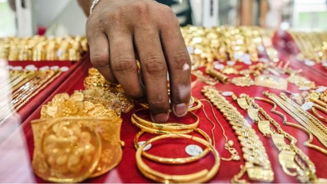 தங்கம் விலை கிடுகிடு உயர்வு…. ஒரே நாளில் இவ்வளவா?…. நகை பிரியர்களுக்கு ஷாக் நியூஸ்….!!!!