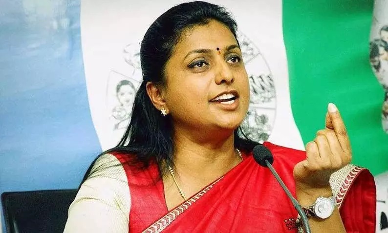 “எனக்கு கல்யாணம் பண்ணி வைங்க”… முதியவர் சொன்ன சொல்…. அதிர்ந்து போன ஆந்திர மந்திரி ரோஜா….!!!!