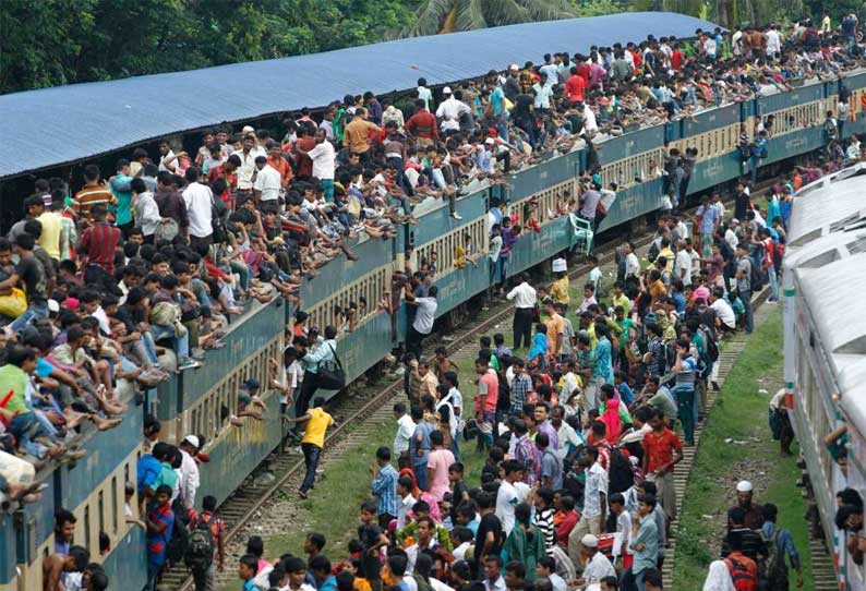 ரம்ஜான் பண்டிகைக்காக…. சொந்த ஊர் திரும்பும் மக்கள்… ரெயில்களில் நிரம்பி வழியும் கூட்டம்…!!!