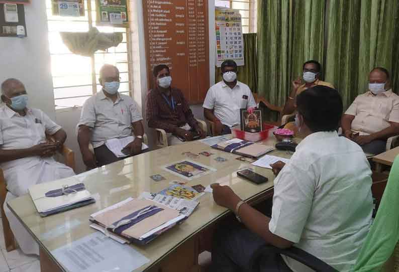 “பயணிகளிடம் அதிக கட்டணம் வசூலிக்க கூடாது” தனியார் பேருந்து உரிமையாளர்களுக்கு எச்சரிக்கை விடுத்த அதிகாரி..!!!