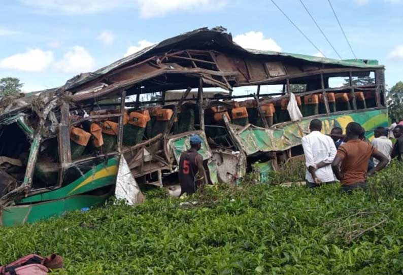 பெரும் சோகம்…. தறிகெட்டு ஓடிய பேருந்து…. 20 பேர் பலி….!!