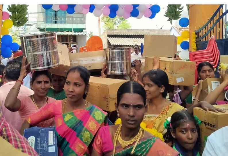 ஊராட்சி ஒன்றிய நடுநிலைப் பள்ளிக்கு… ரூ 50 லட்சத்தில் “கல்வி சீர்வரிசை பொருட்கள், அலுவலகம், கலையரங்கம்”… நன்கொடையாளர்களுக்கு பாராட்டு தெரிவிக்கும் நிகழ்ச்சி…!!!