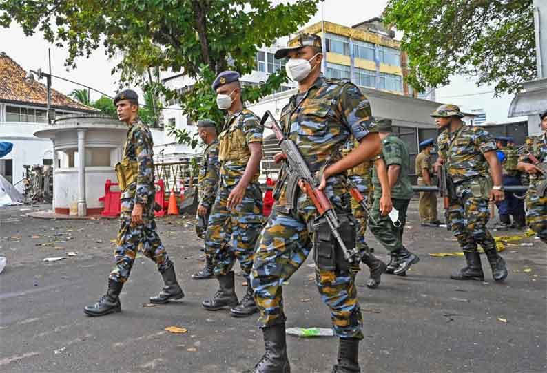 இலங்கையில் நீடிக்கும் பதற்றம்…. துப்பாக்கிச்சூடு நடத்த அனுமதியா?…. ராணுவத் தளபதி கொடுத்த விளக்கம்….!!!!!