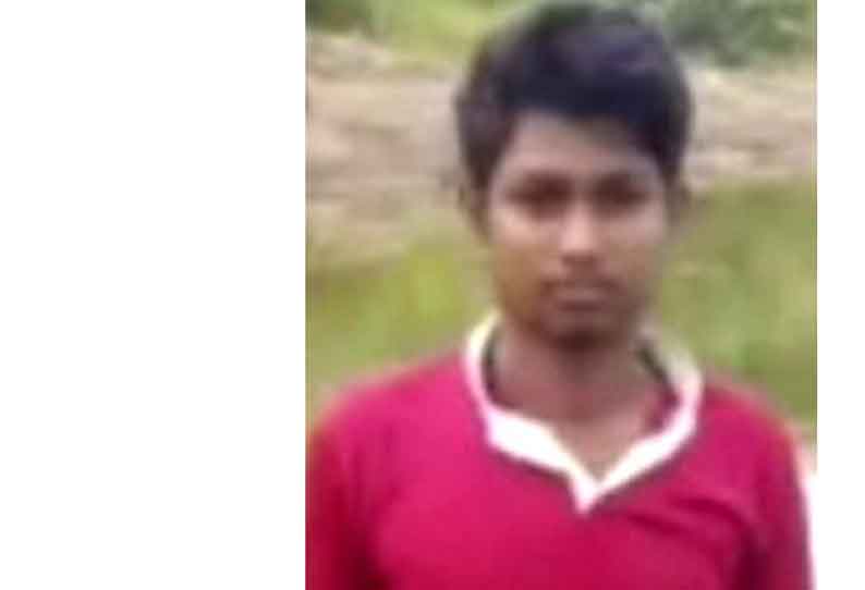 நீட் தேர்வுக்கு படித்த வாலிபர்…. குடும்பத்தினருக்கு காத்திருந்த அதிர்ச்சி…. போலீஸ் விசாரணை…!!