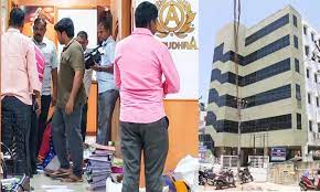 அதிக வட்டி கொடுப்பதாக மோசடி செய்த “ஆருத்ரா கோல்டு நிதி நிறுவனம்”…. 26 இடங்களில் அதிரடி சோதனை… ரூ 3  1/2 கோடி பறிமுதல்…!!!!