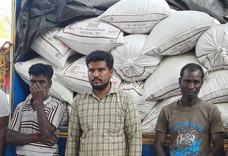 ரோந்து பணியில் ஈடுபட்டிருக்கும் போது… மினி லாரியில் கடத்திய 4 டன் ரேஷன் அரிசி பறிமுதல்… டிரைவர் உட்பட 3 பேர் கைது…!!!