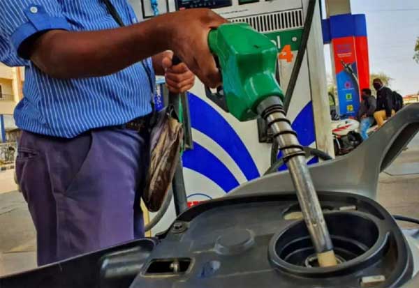 மக்களே…! பெட்ரோல் – டீசல் நாளை ஒருநாள்…. சற்றுமுன் அதிரடி அறிவிப்பு…!!!!