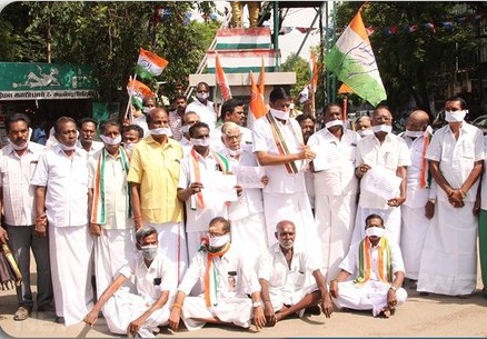 பேரறிவாளன் விடுதலை….. “வாயில் வெள்ளை துணியை கட்டி”…. காங்கிரஸ் கட்சியினர் போராட்டம்….!!!