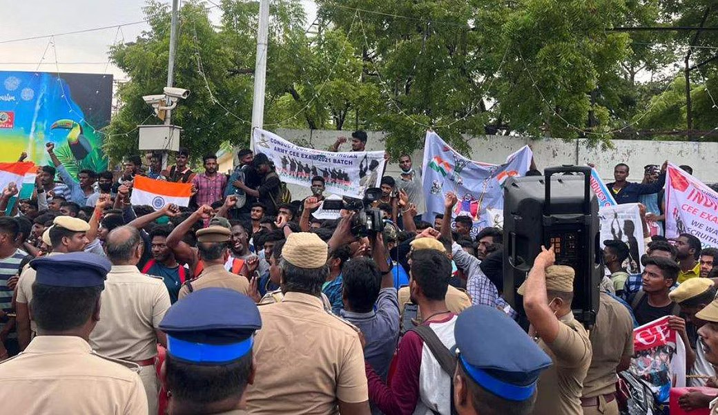 அக்னிபத் திட்டம்: சென்னையிலும் தொடங்கிய போராட்டம்….. பெரும் பரபரப்பு….!!!!