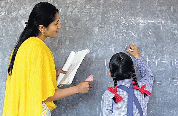 BIG NEWS: தமிழகத்தில் 13,000 ஆசிரியர் பணியிடங்கள்….. உடனே நிரப்ப உத்தரவு….!!!!