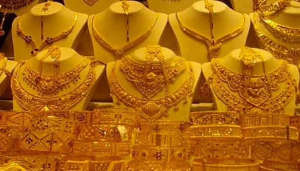 “ஒரே நாளில் தங்கம் விலை இவ்வளவு உயர்வா”?…. இல்லத்தரசிகளுக்கு ஷாக் நியூஸ்….!!!!