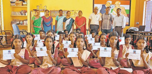 “பள்ளி மாணவர்களுக்கும் சேமிப்பு கணக்கு”…… தபால் நிலையத்தில் அசத்தல் திட்டம்….!!!!