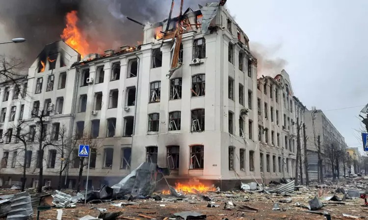 மரியுபோல் நகரம்: 2 கட்டிடங்களில் மட்டும் 100 உடல்கள் மீட்பு…. வெளியான தகவல்….!!!!!