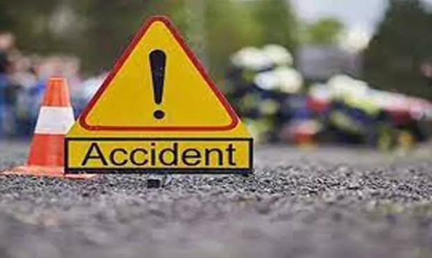 பிரபல நாட்டில்…. பள்ளத்தில் வேன் கவிழ்ந்து கோர விபத்து…. 22 போ் பரிதாப பலி….!!!!