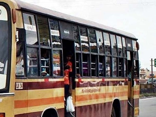 பெண் பயணியிடம் அவமரியாதை…. அரசுபேருந்து நடத்துநர், ஓட்டுநர் பணியிடை நீக்கம்….!!!!