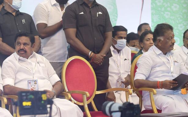 ”அண்ணன்” என எடப்பாடி சொன்னாரே…! இப்படி மட்டும் ஆதாயம் தேடாதீங்க ? ஓபிஎஸ்-சுக்கு அட்வைஸ் சொன்ன ”மாஜி”