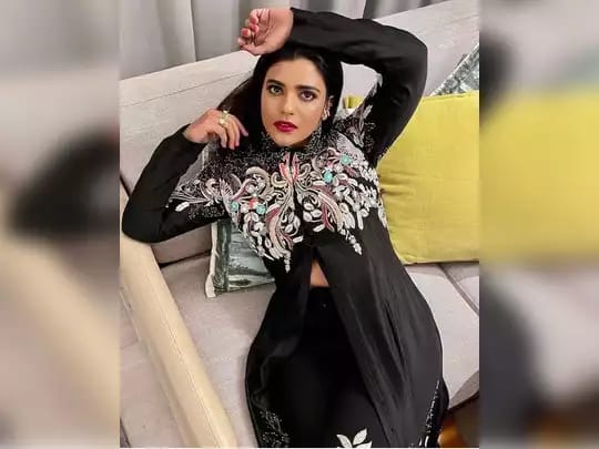 “உனக்கு ஹீரோயினாக நடிப்பதற்கு தகுதியே கிடையாது” அசிங்கப்படுத்திய இயக்குனர் முன்பு சாதித்த நடிகை….!!!