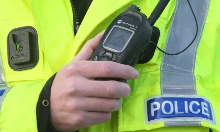 காவலரின் அந்தரங்க உறுப்பை கேலி செய்த அதிகாரி…. நீதிபதியின் அதிரடி உத்தரவு….!!!